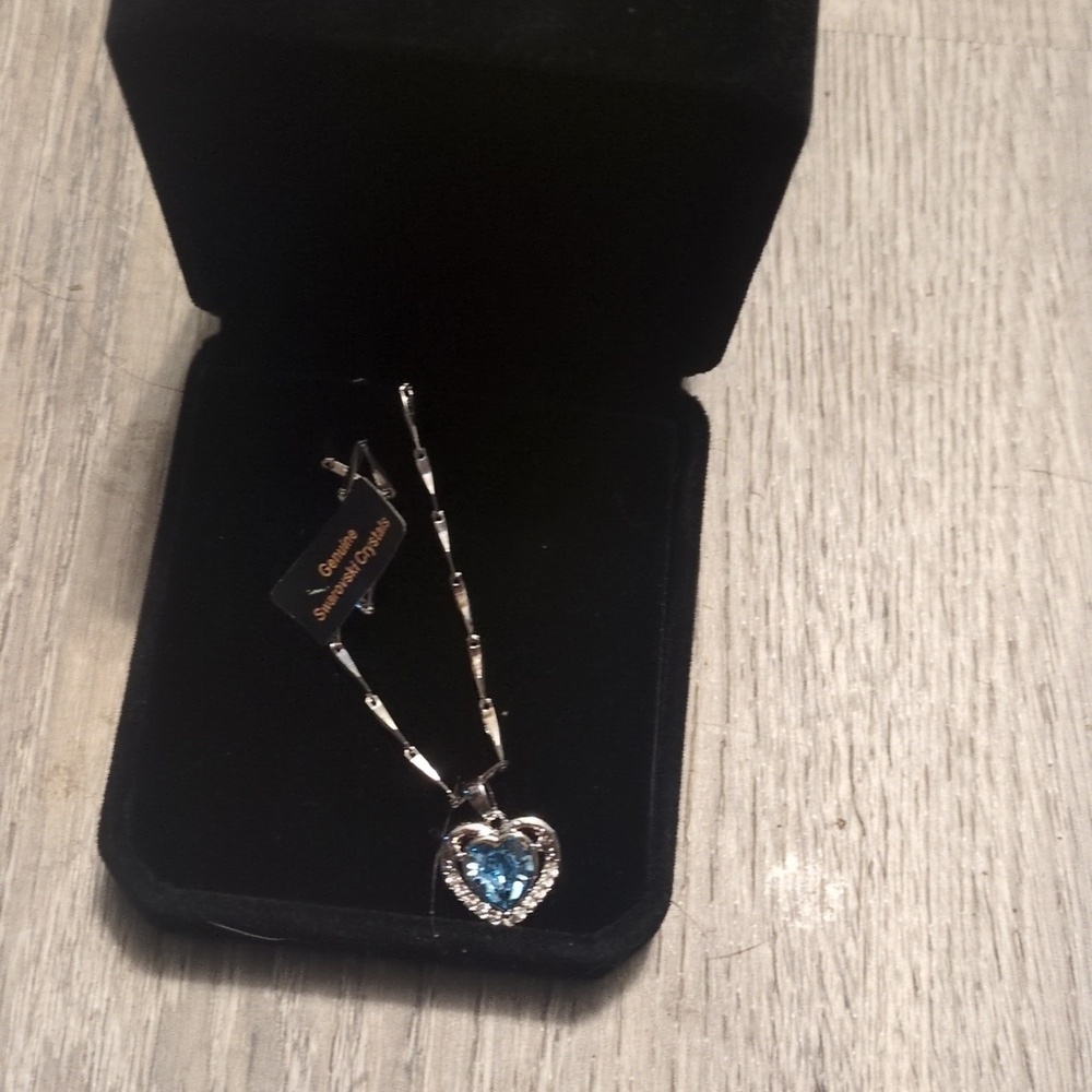 Genuine Swarovski heart pendant necklace NIB